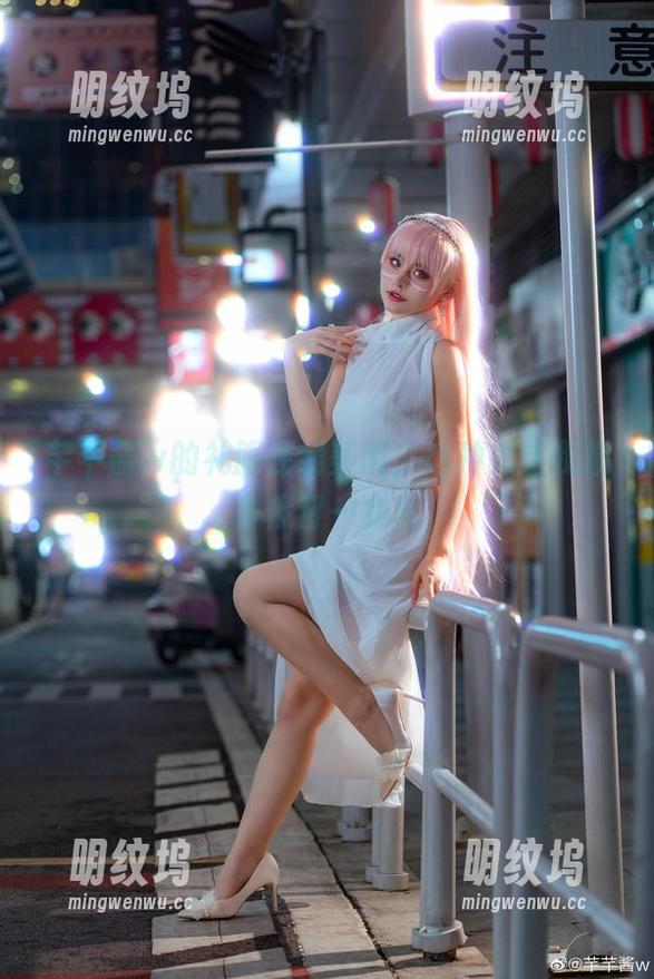芊芊酱w 芊芊酱w的礼服在线美图,这种美让我想多停留一会儿