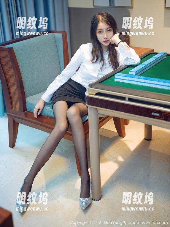 花漾show-黄乐然 花漾show - 黄乐然泳衣写真合集:当光线勾勒出每个弧度