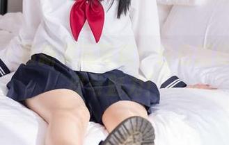 袜啵啵 – 最新果冻写真:白色脏棉袜的调皮与魅力!