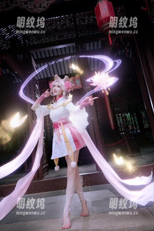 露儿大魔王 美腿特供,露儿大魔王的定制图集让你心动不已!