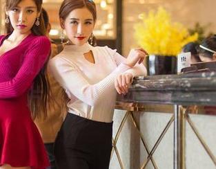 青豆客 – 顾欣怡泳衣换不停，观看她的图片，乐趣无边无际！