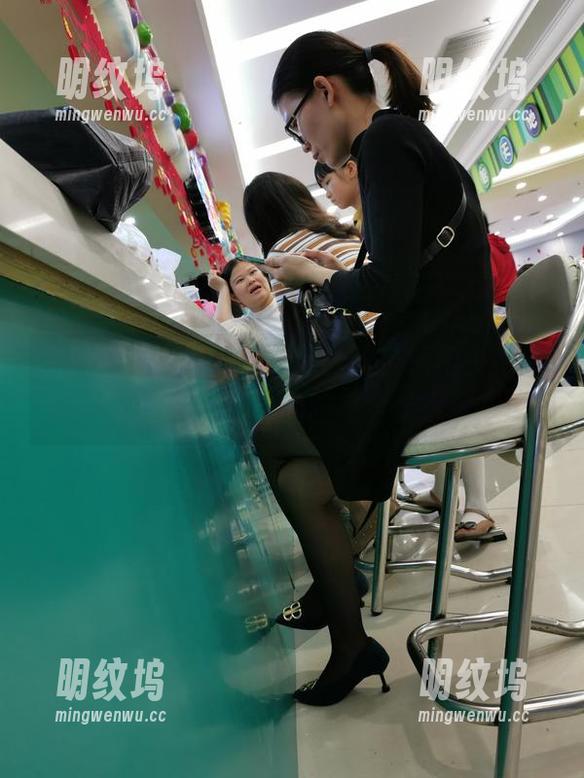 魔镜街拍 免费!!魔镜街拍的黑丝改良旗袍少妇,今天就来看看你的眼睛会怎么说!