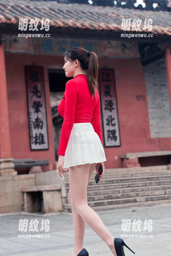 全套OL制服黑丝，魔镜街拍的完美组合！图包真香！