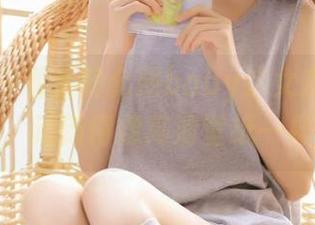 微密圈 – 看看黎允熙baby这女友风衬衣，清新得像高清壁纸一样